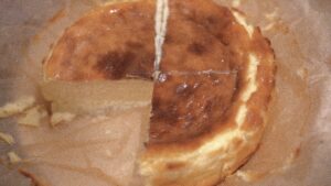 バスク風チーズケーキと紅茶